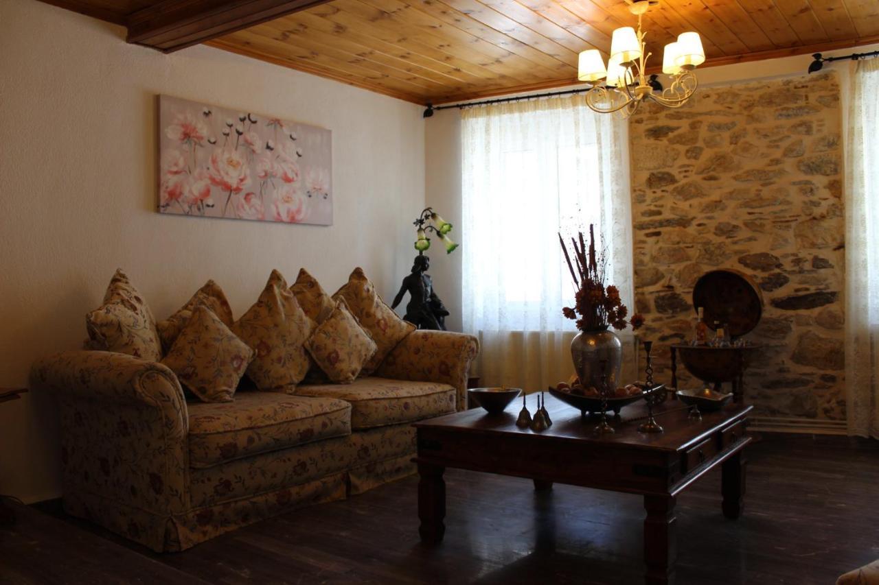 Kiratsos House