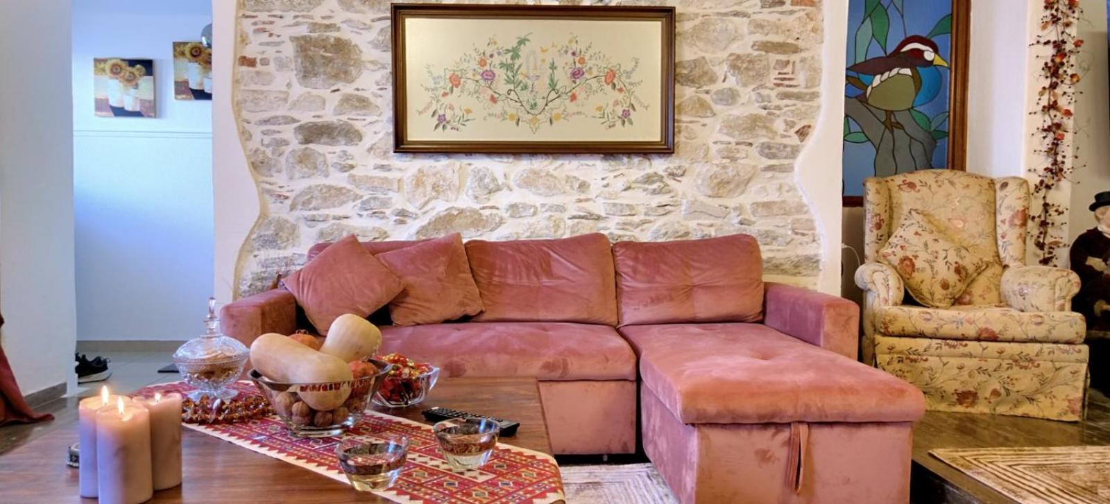Kiratsos House *